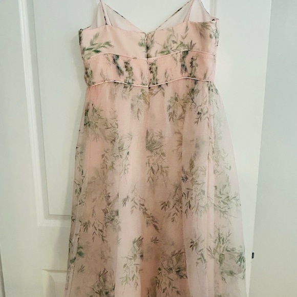 Women’s Dress - Picture 4 of 4